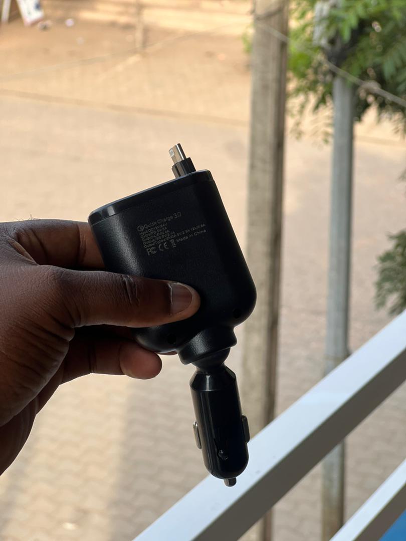 Super Chargeur Rétractable 5 en 1 – Charge Rapide 60W pour Voiture + 2 câbles de 70cm + Rotation Flexible